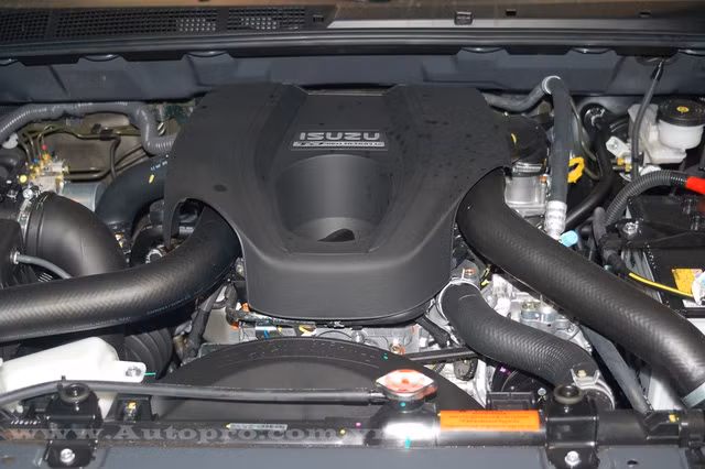 isuzu mu x co gi hot de canh tranh voi toyota fortuner