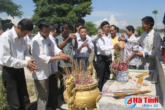 le huy ky 585 nam ngay mat hoang thai hau tran thi ngoc hao