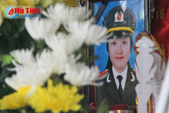 nghen ngao truoc linh cuu nu thieu uy cong an tu choi chua ung thu