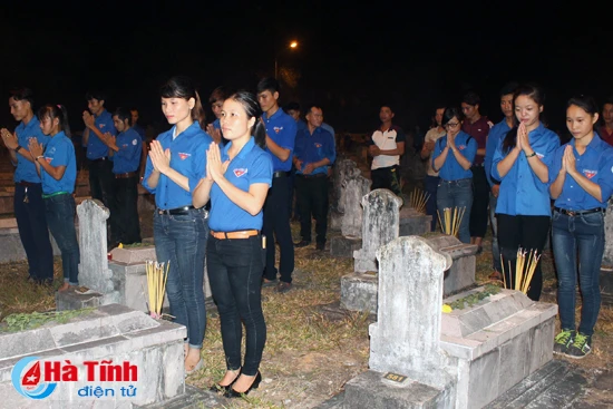 gan 8 000 dvtn ha tinh dong loat thap nen tri an cac anh hung liet sy