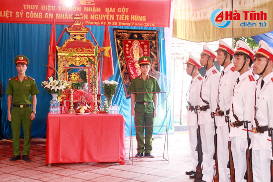 trao bang to quoc ghi cong cho liet sy cong an ha tinh