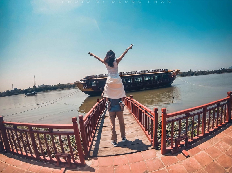 bo anh cuc hot cua cap doi viet nam tay nhau di khap the gian