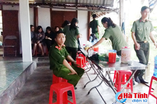 nu cong an tu choi dieu tri ung thu de sinh con da trut hoi tho cuoi cung