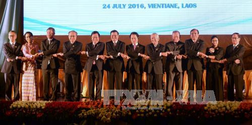 the gioi ngay qua is danh bom hon 200 nguoi thuong vong