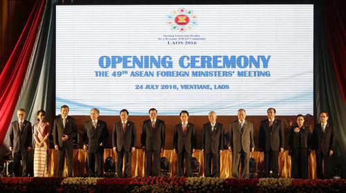 Ngoại trưởng các nước ASEAN trong hội nghị diễn ra tại Vientiane, Lào. Ảnh: AP hanh trinh ra tuyen bo chung cua cac ngoai truong asean tai lao