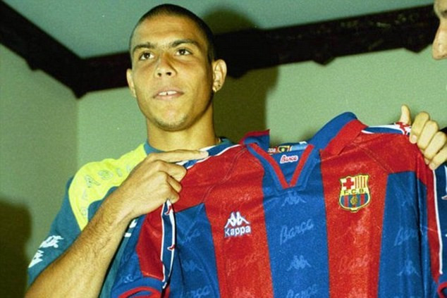 tron 20 nam barca chung kien ronaldo huyen thoai ra doi
