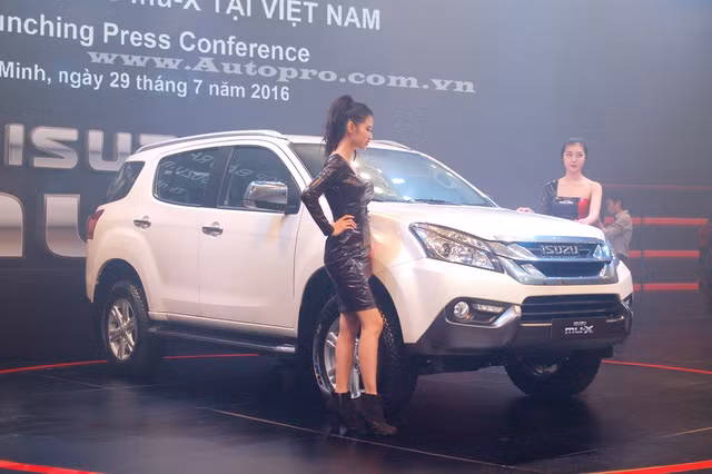isuzu mu x co gi hot de canh tranh voi toyota fortuner