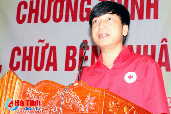 hoi chu thap do viet nam kham chua benh cho nguoi dan ky anh