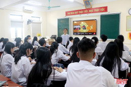 Đặc cách công nhận 20 học sinh giỏi tỉnh môn tiếng Anh lớp 11