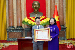 Chàng trai vàng Olympic Toán quốc tế của Hà Tĩnh nhận Huân chương Lao động hạng Nhì