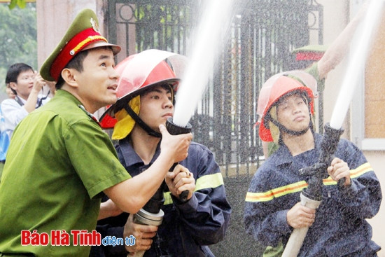 Nâng cao kỹ năng PCCC-CNCH cho cán bộ Kho bạc Nhà nước ảnh 1