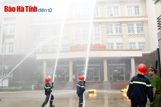 Nâng cao kỹ năng PCCC-CNCH cho cán bộ Kho bạc Nhà nước ảnh 2