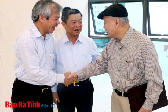 Con em Hà Tĩnh tại Hà Nội góp ý Dự thảo Báo cáo chính trị Đại hội Đảng bộ tỉnh ảnh 7 Con em Hà Tĩnh tại Hà Nội góp ý Dự thảo Báo cáo chính trị Đại hội Đảng bộ tỉnh ảnh 7