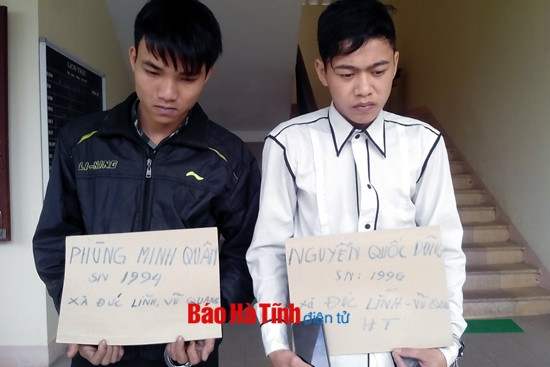 Công an Vũ Quang bắt giữ đối tượng Nguyễn Quốc Dũng (SN 1996, trú tại thôn Yên Du, xã Đức Lĩnh, Vũ Quang) và Phùng Minh Quân (SN 1994, trú tại thôn Vĩnh Hội, xã Đức Lĩnh, Vũ Quang)vvề hành vi cướp tài sản Công an Vũ Quang bắt giữ đối tượng Nguyễn Quốc Dũng (SN 1996, trú tại thôn Yên Du, xã Đức Lĩnh, Vũ Quang) và Phùng Minh Quân (SN 1994, trú tại thôn Vĩnh Hội, xã Đức Lĩnh, Vũ Quang)vvề hành vi cướp tài sản