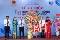 Thường trực Tỉnh ủy chúc mừng năm học mới các trường học