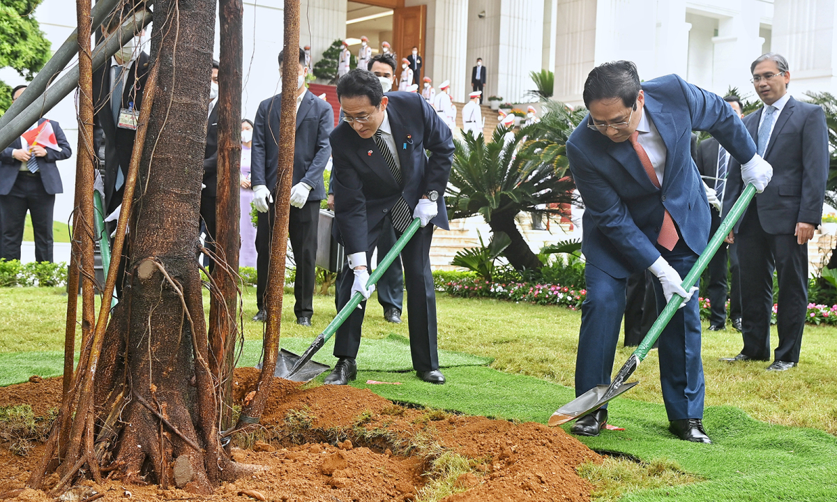 Hai ngày Thủ tướng Nhật Bản thăm Việt Nam