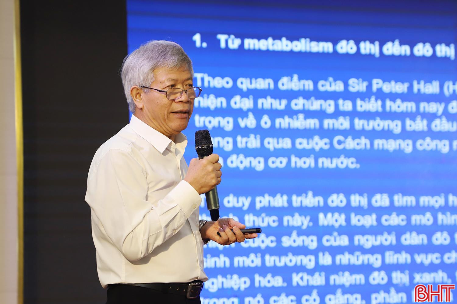 TS.KTS Hoàng Hữu Phê tham luận chủ đề: Metabolism đô thị đến đô thị bền vững và chiến lược phát triển các thành phố xanh ở Hà Tĩnh. aIMG_1521.jpg