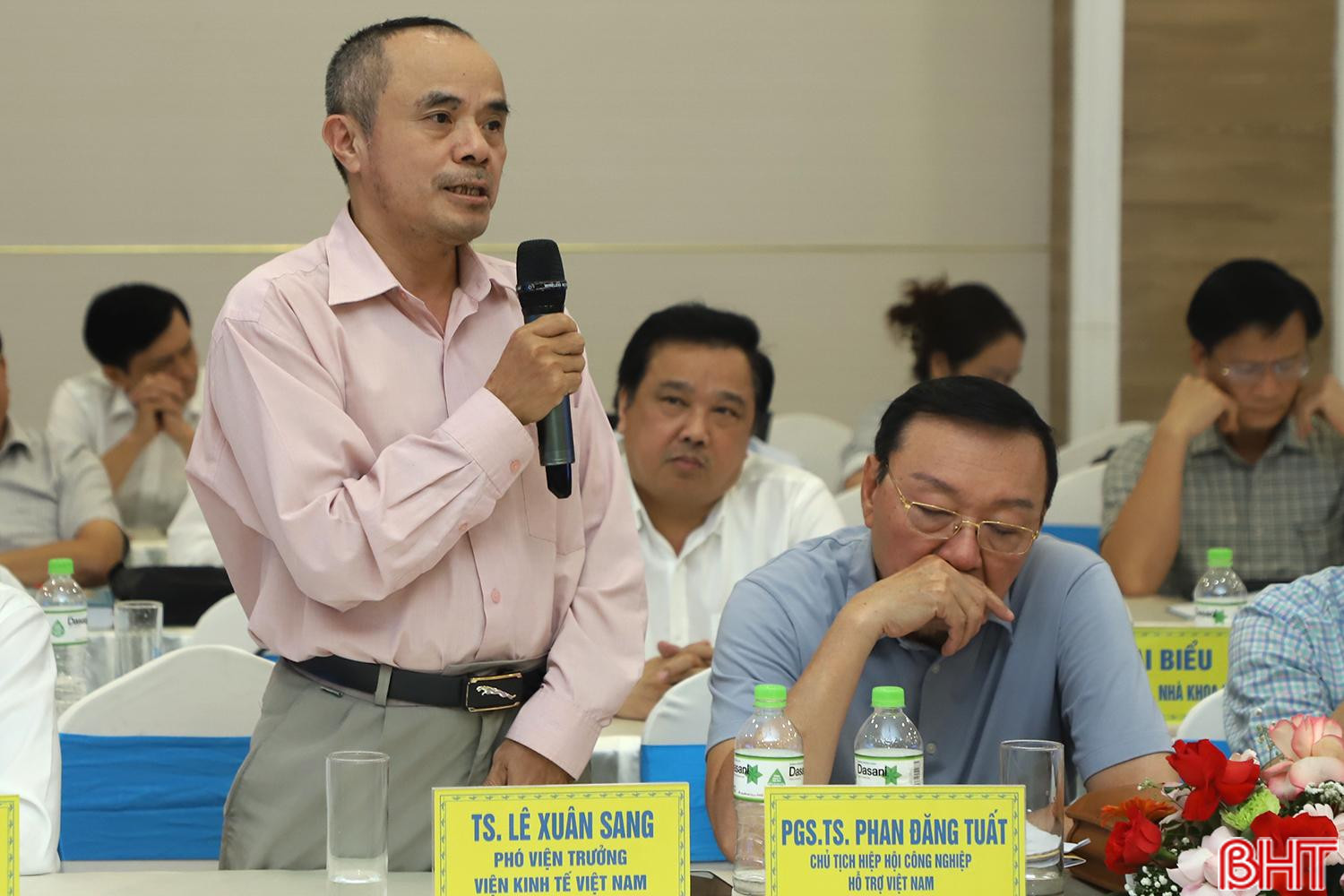 TS. Lê Xuân Sang - Phó Viện trưởng Viện Kinh tế Việt Nam phát biểu ý kiến về thúc đẩy đổi mới sáng tạo trong doanh nghiệp và hợp tác xã để hướng đến tăng trưởng xanh. aIMG_1605.jpg