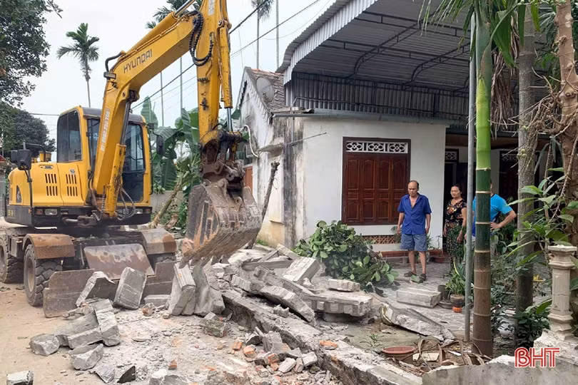 Bà con lương giáo ở Hà Tĩnh hiến đất mở rộng đường giao thông