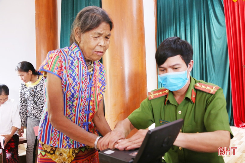 Hà Tĩnh: Tổ chức làm căn cước công dân miễn phí cho đồng bào dân tộc Chứt