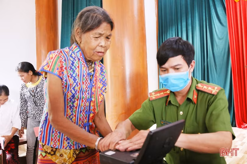 Hà Tĩnh: Tổ chức làm căn cước công dân miễn phí cho đồng bào dân tộc Chứt