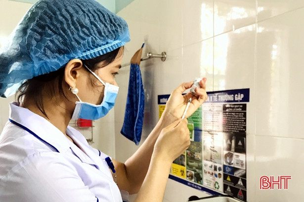 Hương Sơn tiêm vắc-xin phòng dịch Covid-19 đợt 1 cho 550 người