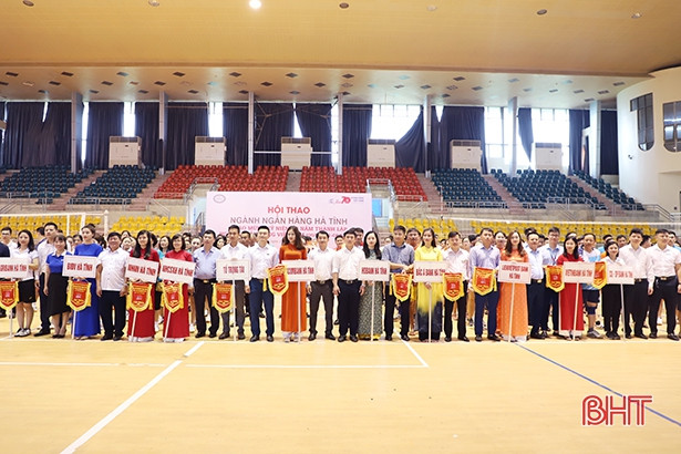 Hơn 300 VĐV tham gia hội thao ngành ngân hàng Hà Tĩnh