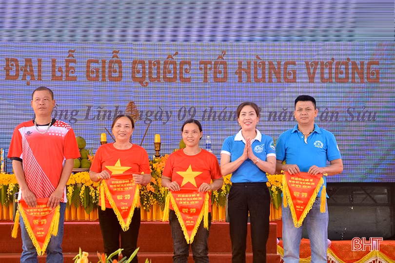 Sôi nổi giải kéo co chào mừng đại giỗ Quốc Tổ Hùng Vương năm 2021 tại Hà Tĩnh