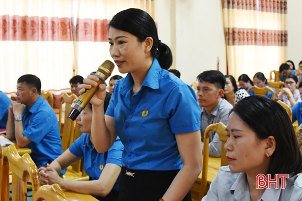 Bí thư Huyện ủy Lộc Hà đối thoại với cán bộ, đoàn viên công đoàn cơ sở