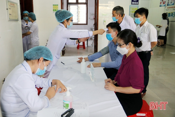 Triển khai tiêm vắc xin phòng Covid-19 tại 2 đô thị lớn ở Hà Tĩnh