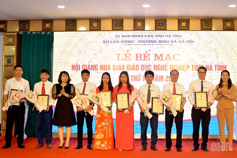 Vinh danh 32 nhà giáo Hà Tĩnh tại Hội giảng Nhà giáo giáo dục nghề nghiệp toàn tỉnh