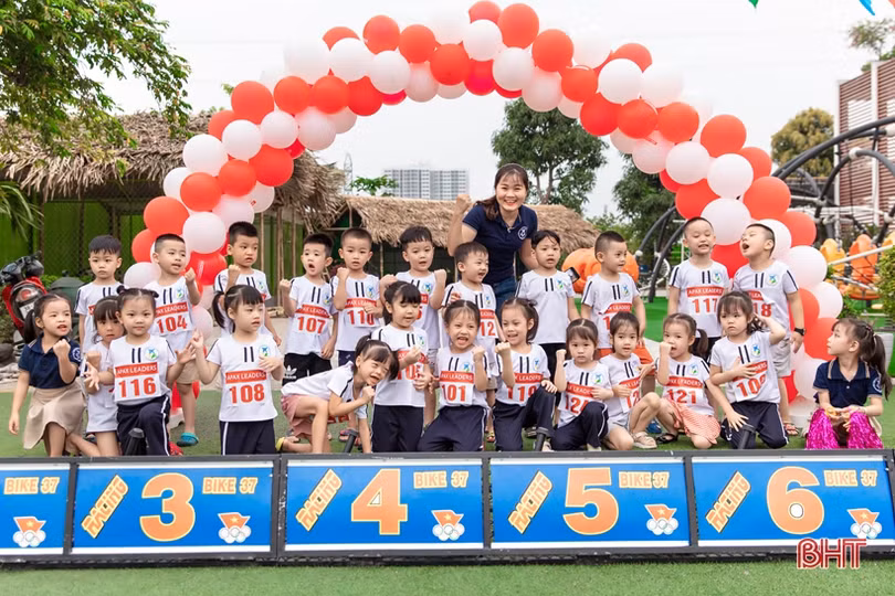 Sôi nổi giải đua xe đạp của các bé mầm non trường Trung Kiên