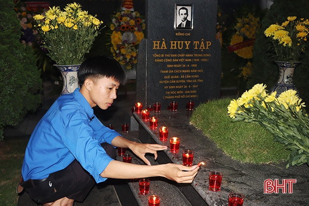 Tuổi trẻ Hà Tĩnh thắp nến tri ân cố Tổng Bí thư Hà Huy Tập