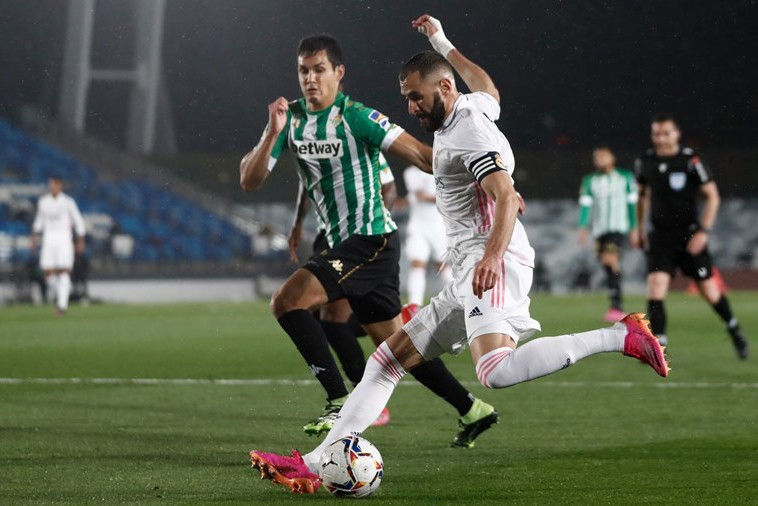 Real Madrid hòa thất vọng, cờ đến tay Barca