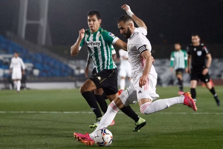 Real Madrid hòa thất vọng, cờ đến tay Barca