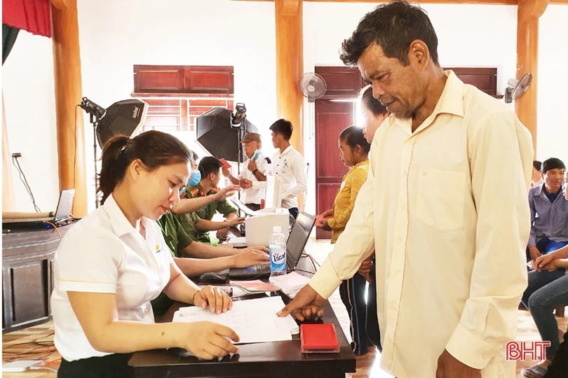 Hà Tĩnh: Tổ chức làm căn cước công dân miễn phí cho đồng bào dân tộc Chứt