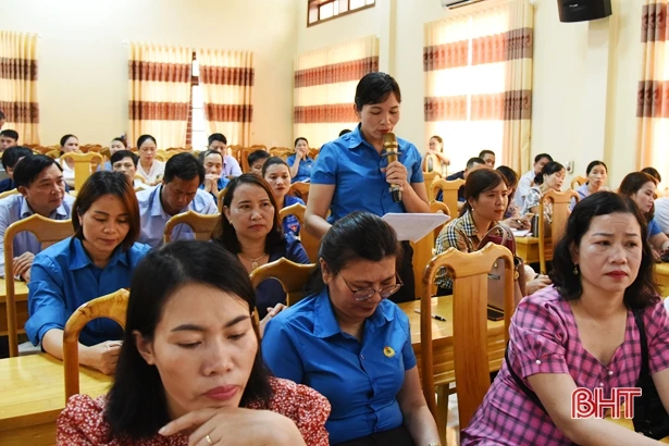 Bí thư Huyện ủy Lộc Hà đối thoại với cán bộ, đoàn viên công đoàn cơ sở