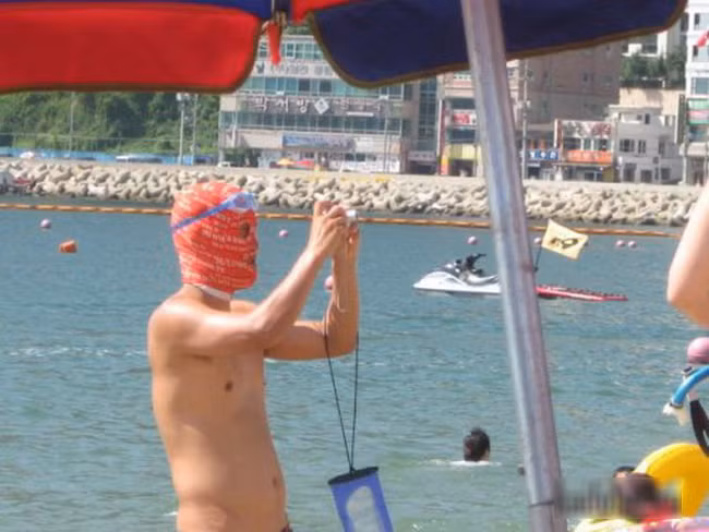 Bắt gặp những khoảnh khắc siêu hài trên bãi biển khiến bao người bật cười