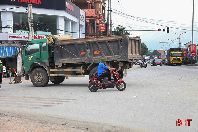 Muôn kiểu vi phạm luật giao thông ở Can Lộc