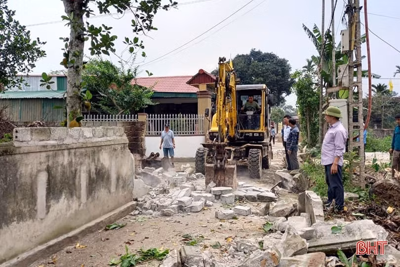 Bà con lương giáo ở Hà Tĩnh hiến đất mở rộng đường giao thông