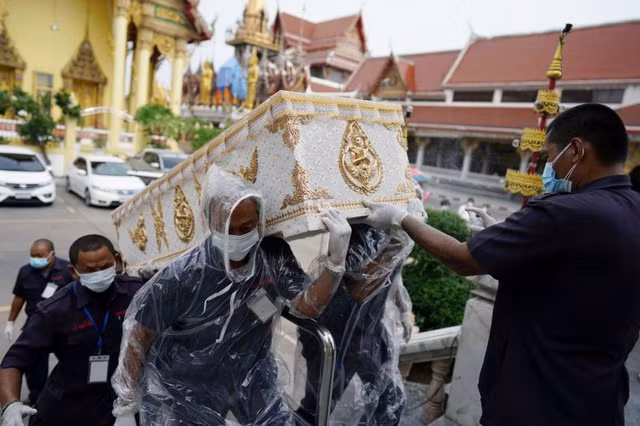 Campuchia trải qua “ngày đen tối nhất”, Thái Lan căng mình chống Covid-19