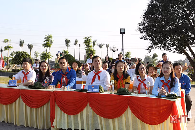 Thiếu nhi Hà Tĩnh tự hào truyền thống - Tiếp bước cha anh”