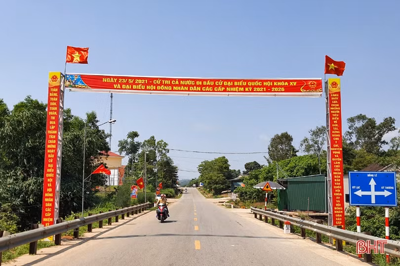 Linh hoạt tuyên truyền về bầu cử tới người dân vùng thượng Kỳ Anh