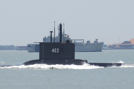 Tàu ngầm Indonesia chở 53 người mất liên lạc: Gặp sự cố mất điện?