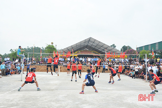 Khởi tranh Giải Bóng chuyền Cúp tứ hùng TX Hồng Lĩnh lần thứ nhất