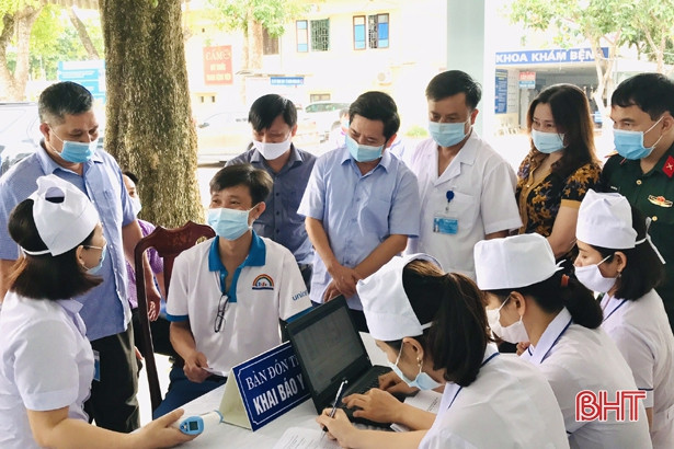 Hương Sơn tiêm vắc-xin phòng dịch Covid-19 đợt 1 cho 550 người