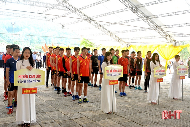 Khởi tranh Giải Bóng chuyền Cúp tứ hùng TX Hồng Lĩnh lần thứ nhất