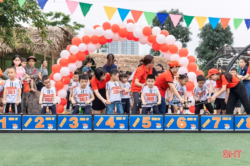 Sôi nổi giải đua xe đạp của các bé mầm non trường Trung Kiên
