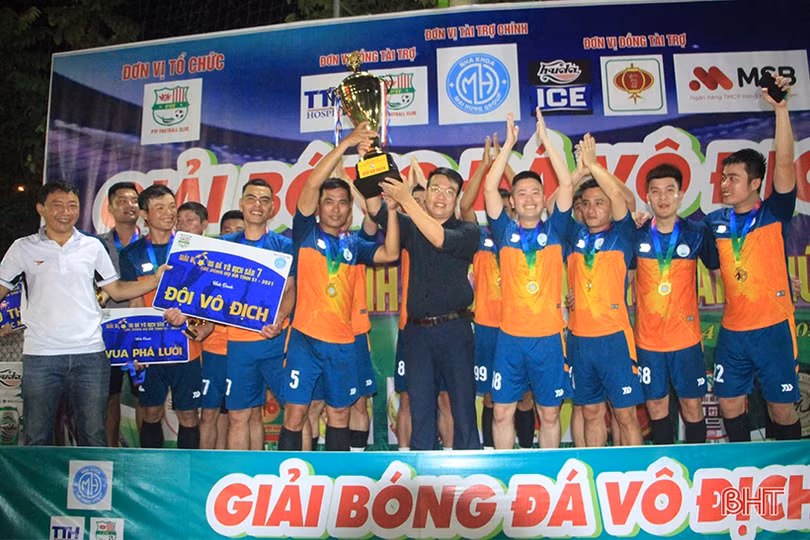 Đội họ Hoàng vô địch Giải Bóng đá nam các dòng họ Hà Tĩnh