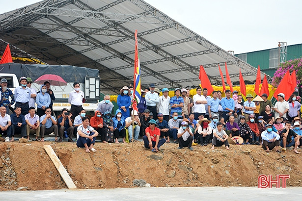 Khởi tranh Giải Bóng chuyền Cúp tứ hùng TX Hồng Lĩnh lần thứ nhất